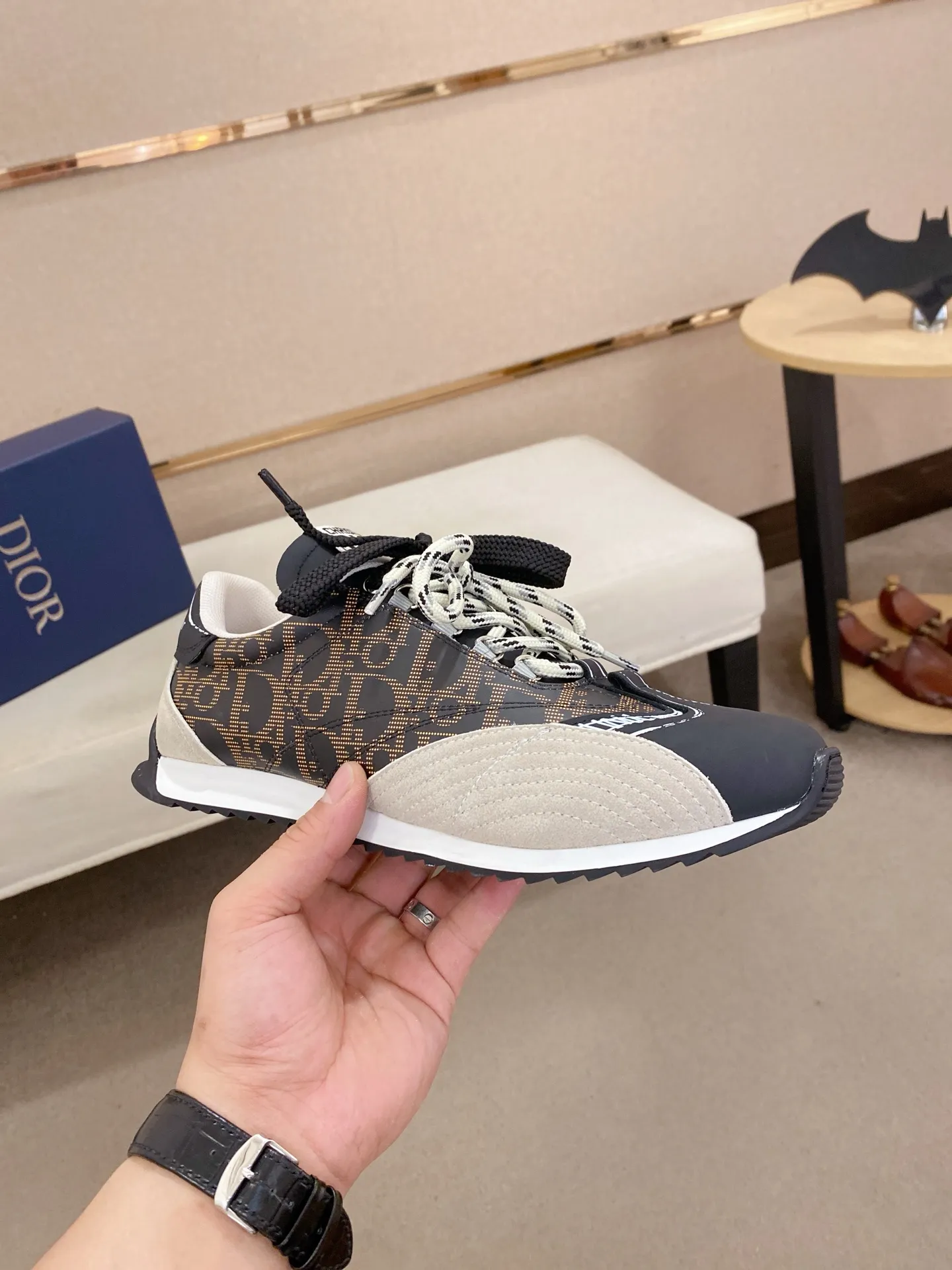 Men's shoes💰: 500💰Couple style💏 [Dior·Dior] New casual sports style men's shoes, new spring and summer design, perfect workmanship, lace-up lazy style to create wardrobe quality, upper: imported first-layer cowhide, mesh breathable lining soft and comfortable, ultra-light TPU wear-resistant outsole, simple, versatile fashion men's shoes, excellent color code number 35--44. (45,46 customized items are not returnable or exchangeable)